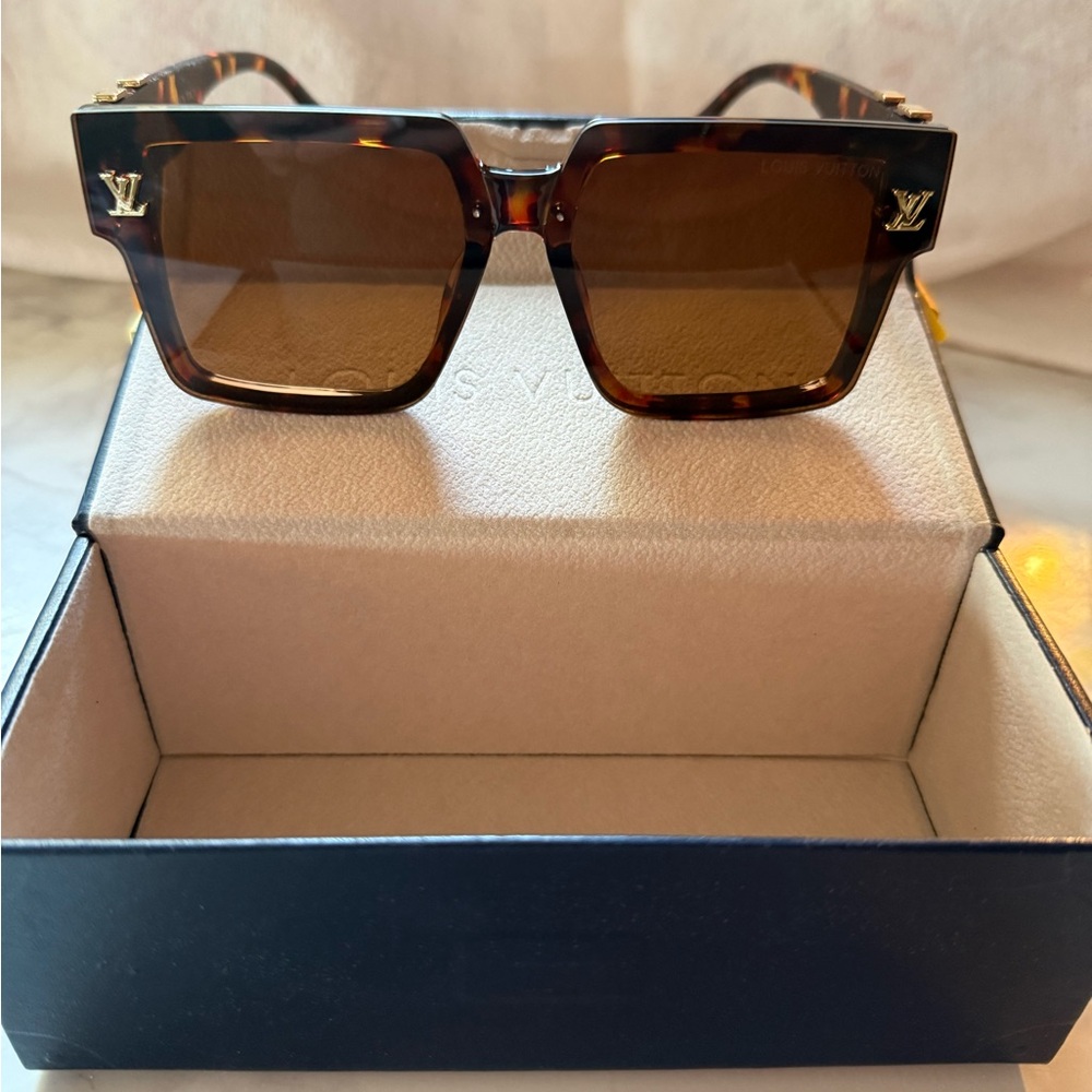 Louis Vuitton Brown Tortoise Sunglasses